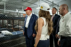 trump-in-detention-center