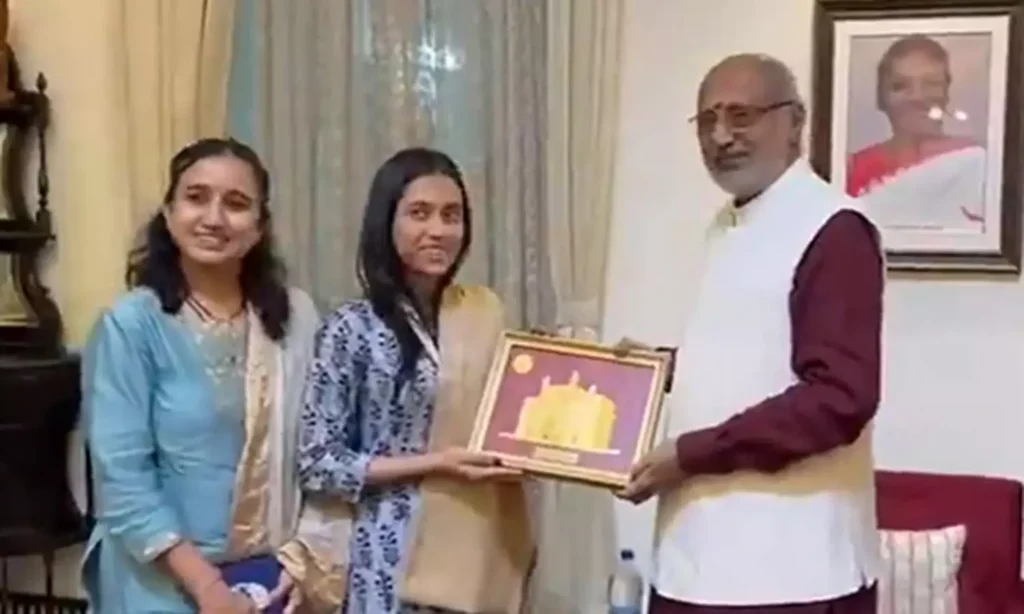 16653552-divya
