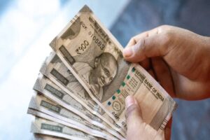 1723474929_MONEY-CURRENCY-CASH-2024-05-cbeae2e042a373e86c0330ed4004724e-3x2-1