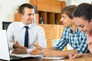 Bank-vs-private-loan-2025-04-db284445bda17b6e82be8a60f8f303c9-3x2-1