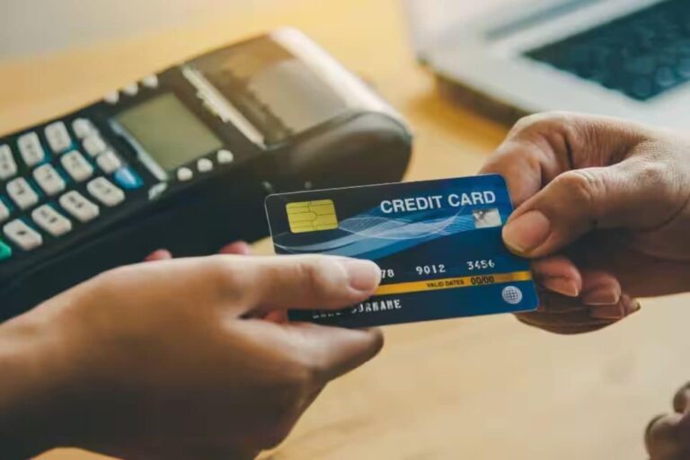 credit-card-2025-08-6a7be8b35dd89abbe206ed901de1e61f-3x2-1
