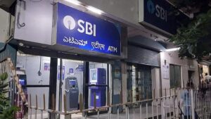 armed-gang-loots-cash-and-gold-from-sbi-chadachan-branch-in-karnatakas-vijayapura-police-launch-ma-174622422-16x90-1
