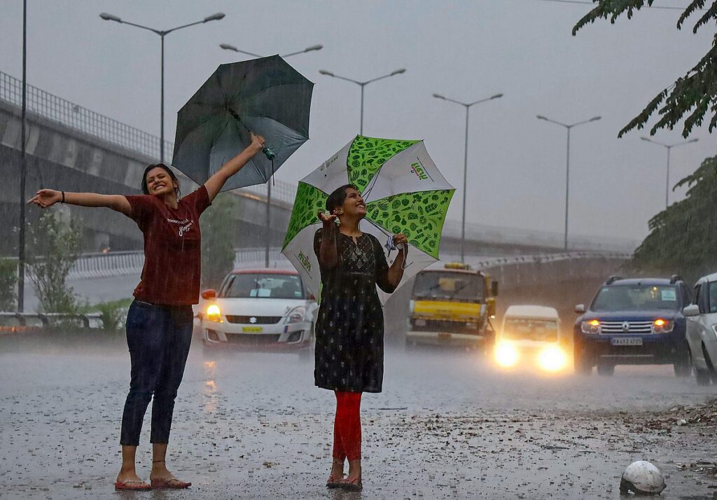 rains_weather_rain_women