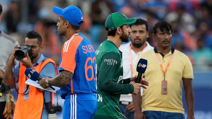 suryakumar-yadav-salman-agha-153711924-16x90-1