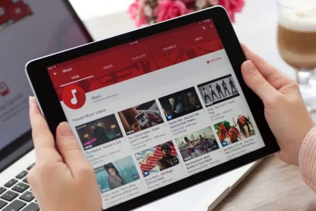 Youtube-01-2025-07-2fd5d06de65c8bc756e57b76fa7c6f9d-3x2-2