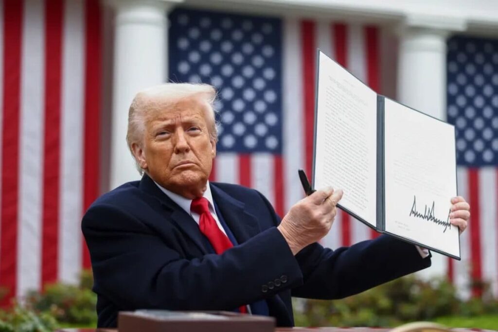 donald-trump-1-2025-09-3db4c46fe72d664f0405553c80a5e841-3x2-1