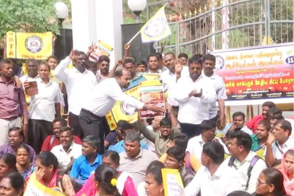 teacher-protest-2025-12-3be9b54ed33c863d661ed92b4faf2764-3x2-1