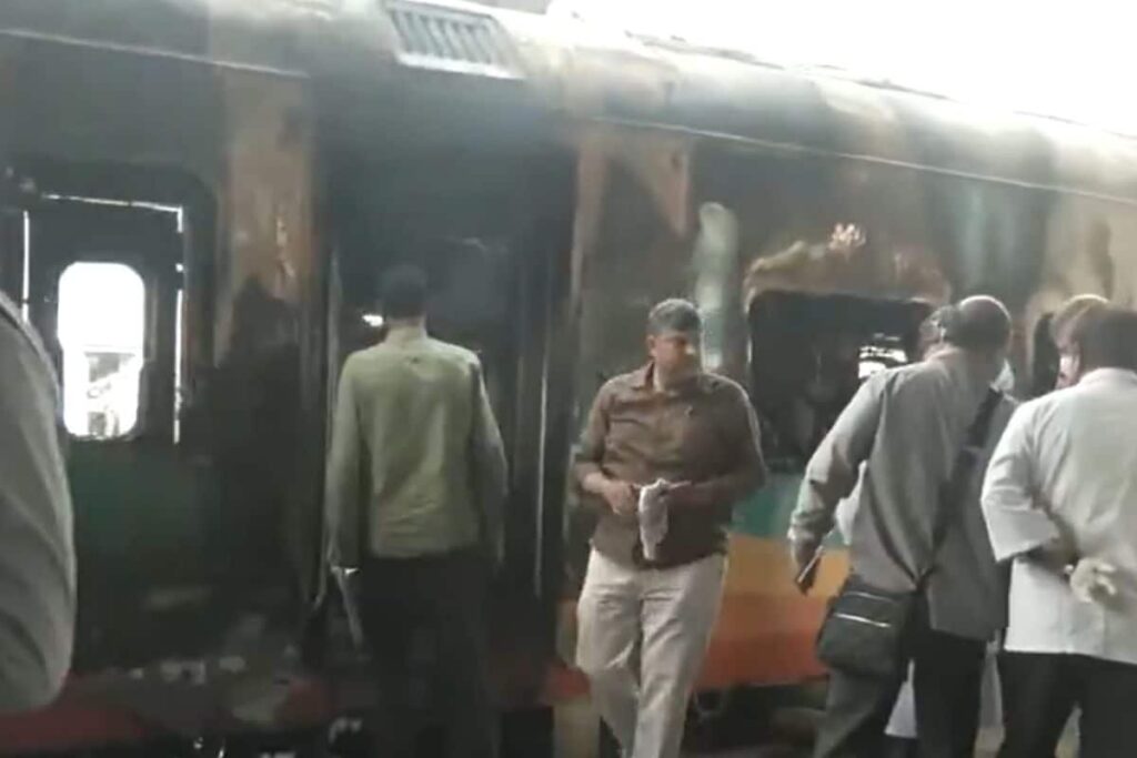 train-3-2025-12-959ccd77015829587b5d1f29c97114c8-3x2-1