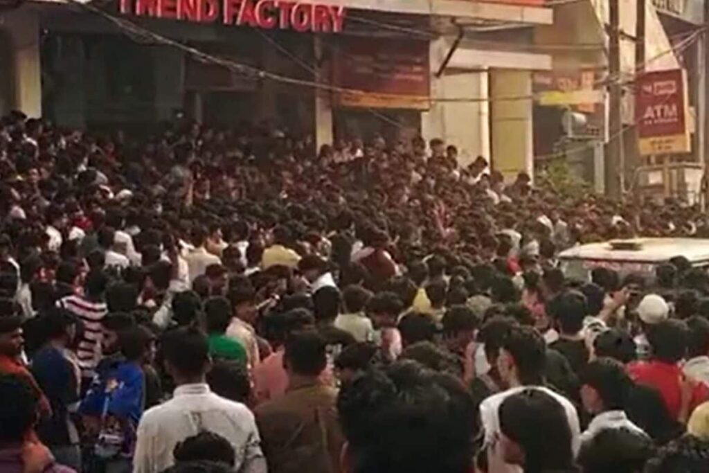 1-rupee-shoe-2026-03-280cf0cc929e189c2e466ee98cb61c25-1200x800-1