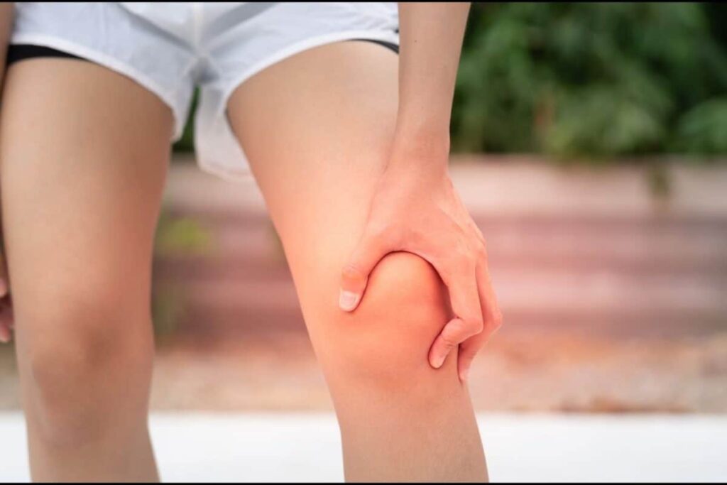 knee-pain-4-2026-03-7a261d1744bf237bb604a3d88bc5cffb-1200x800-1