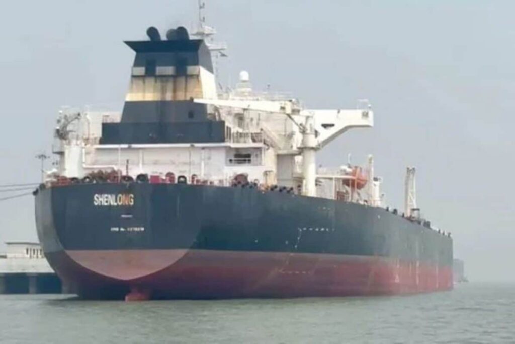 liberia-ship-hormuz-2026-03-fe8edfcfb78a9390eb4f5cd22c5daf40-1200x800-1