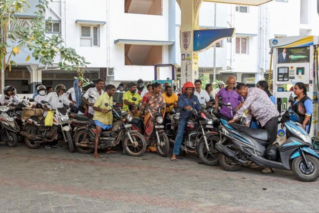 1776999418_1776876575_1773649280_1773640297_Petrol-pumb-2026-03-0365fdccf3a8bcde03b34bc210c59ca3-1200x800-1