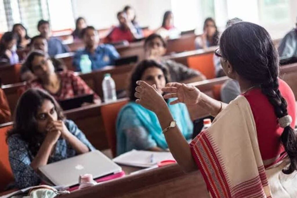 lecturers-2026-04-4e708aa15800e560844d00e96dc6e95f-1200x800-1