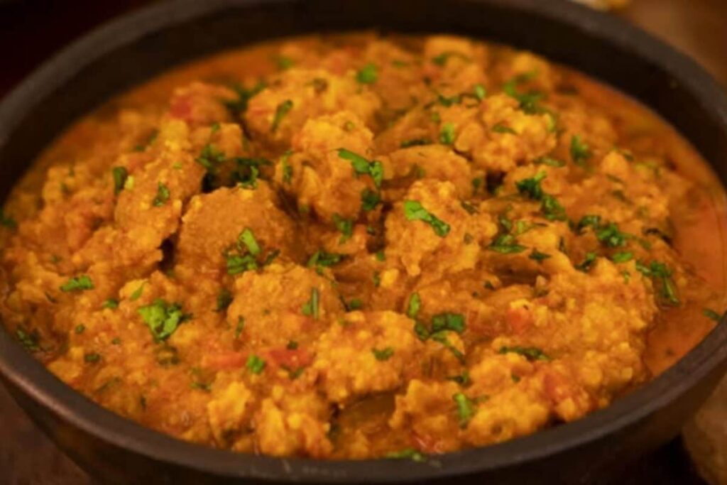 Vada-curry-2026-07-4a5e6bd094f69ff73a9cde0b6f497725-1200x800-1