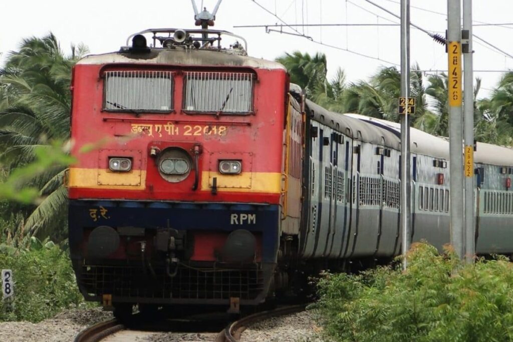 train-2026-08-2643e074849ced5929a12f3d3970c166-1200x800-1