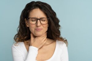 itchy-throat-6-2026-09-506a88713cbd1da1cc60cb404a056aad-1200x800-1