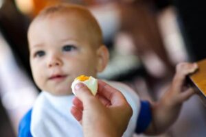 children-egg-eating-1-2026-10-c61770e1f894d8df85355e55db12b181-1200x800-1