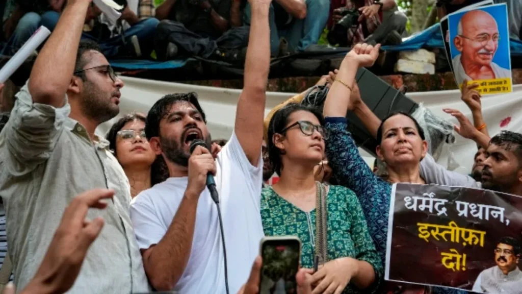 cockroachjanatapartyprotest-92761792114347