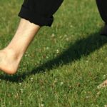 walking-barefoot-9-2026-10-9c19b38059f2dbe1a1759a8fe72e51fd-1200x800-1
